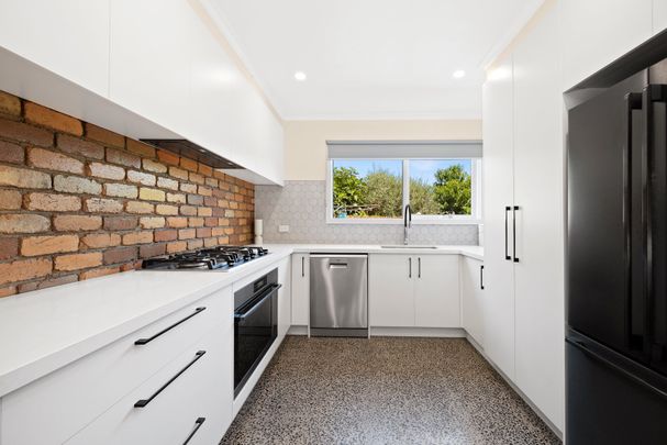 Chic Simplicity – Modern Living Made Easy - Photo 1
