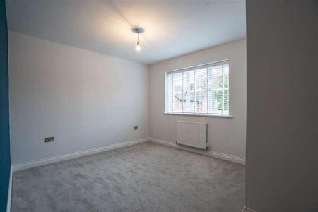 Warwick Gardens, Birmingham, B28 - Photo 2