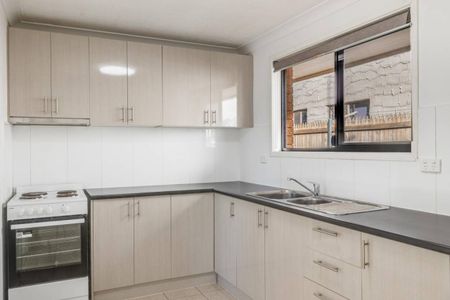 Neat & Tidy Home - Minutes from the CBD - Photo 5