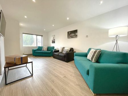 4 bedroom semi-detached house to rent - Photo 2