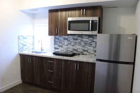 For Lease - 2466 St Clair Avenue Unit# 301, Toronto, Ontario - Photo 4