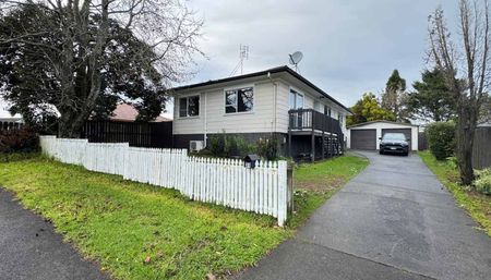 Charming 3-Bedroom Home in a Prime Location - Photo 5