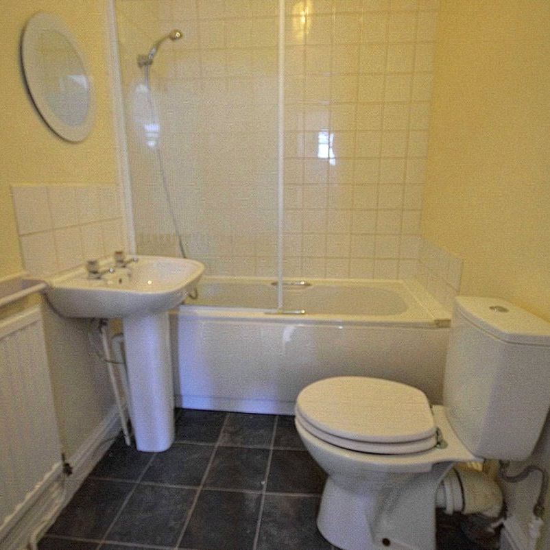 28 Crescent Park, Heaton Norris, Stockport, Manchester, SK4 2HT - Photo 1