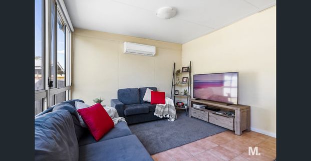 PICTURE THIS, BUT WITH ALL YOUR STUFF IN IT. - Photo 1