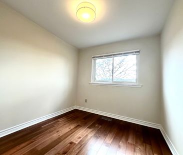 For Lease - 161 Carolbreen Square, Toronto, Ontario - Photo 5