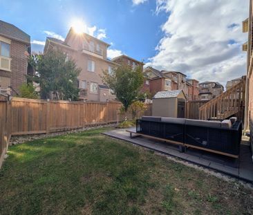 For Lease - 39 Giardina Crescent, Richmond Hill, Ontario - Photo 2