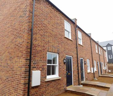 2 bedroom end of terrace house to rent - Photo 1