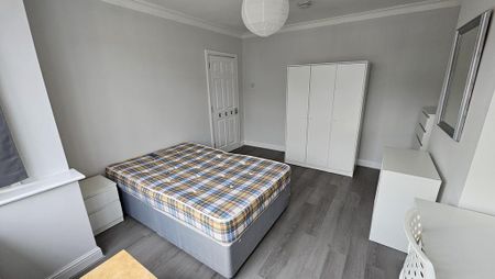 6 bedroom semi-detached house to rent - Photo 4