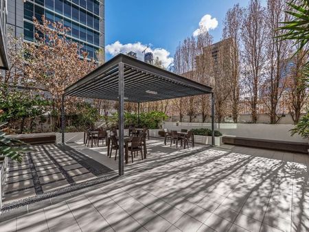 ULTRA MODERN INNER CITY APARTMENT - Photo 3