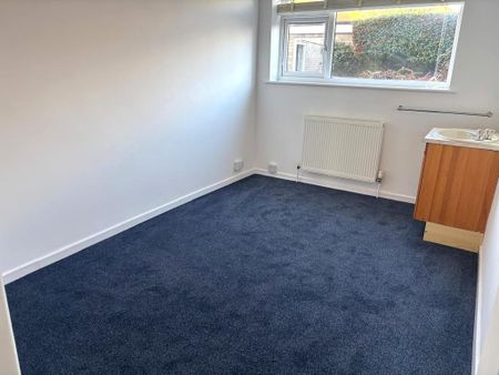 2 bedroom ground floor flat to rent - Photo 2