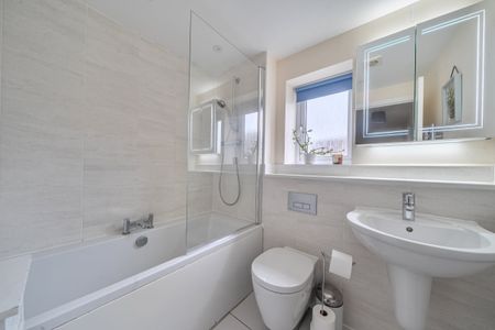 3 bedroom end of terrace house to rent - Photo 3