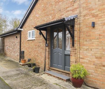 4 bedroom chalet to rent - Photo 1