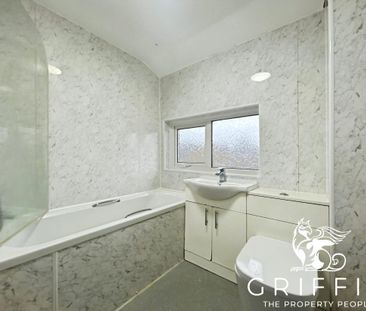 Markhams Chase, Basildon, SS15 - Photo 2