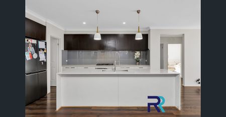 solar powered Stylish Family Living in Tarneit - Photo 3