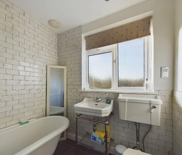 3 bedroom end of terrace house to rent - Photo 1