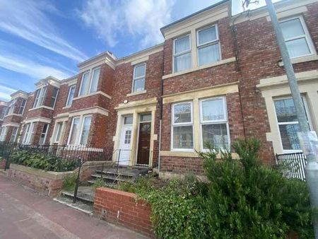 2 bedroom ground floor flat to rent - Photo 2