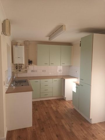 2 bedroom semi-detached house to rent - Photo 5