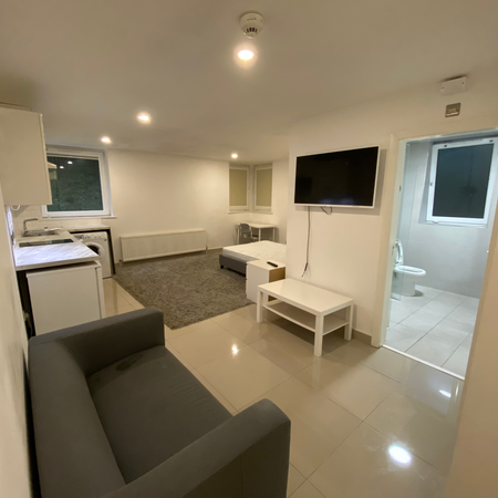 Flat 87, Samara Plaza, LS2 9DU, Leeds - Photo 4