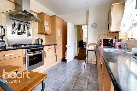 1 bedroom in a house share to rent - Photo 3