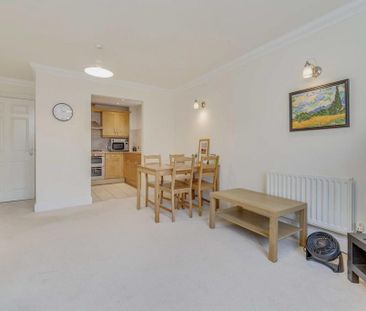 2 bedroom flat to rent - Photo 2