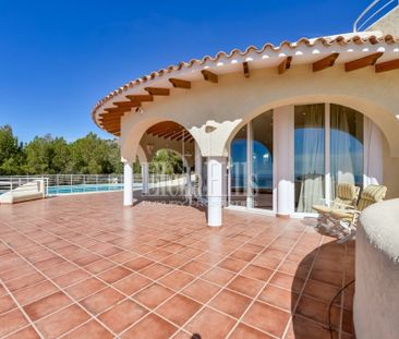 Spacious and luminous villa with private pool, jacuzzi and sea view... - Photo 1