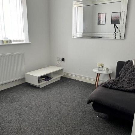 4 bedroom townhouse to rent - Photo 3