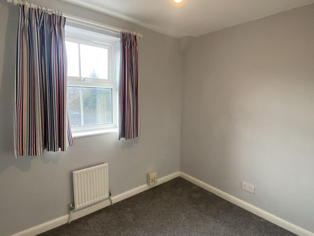 3 bedroom terraced house to rent - Photo 3