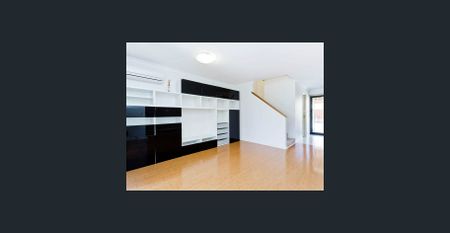 Low Maintenance 3 Bedroom Townhouse - Photo 3