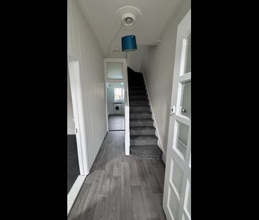 4 Bed Terraced House, Grosvenor Road, E10 - Photo 3