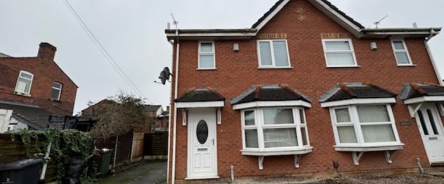 3 Bedroom Semi-Detached House - Photo 1