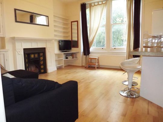 Part Furnished One Bedroom Raised Ground Floor Flat To Let Brondesbury Villas Kilburn NW6 - Photo 1