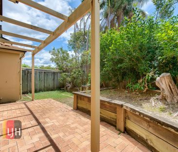 AIRCONDITIONED SPACIOUS 3 BEDROOM TOWNHOUSE IN GREAT LOCATION ! - Photo 6