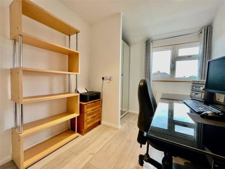 3 bedroom end of terrace house to rent - Photo 3