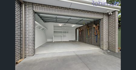 Luxury four bedroom designer home close to all amenities - Photo 5