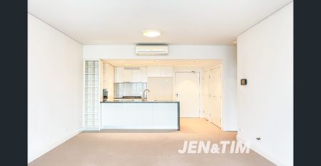 LUXURIOUS 2 BEDROOM WITH ENTERTAINER'S BALCONY - Photo 3