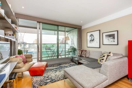 Price £800 pw - Available 19/09/2025 - Furnished - Photo 2