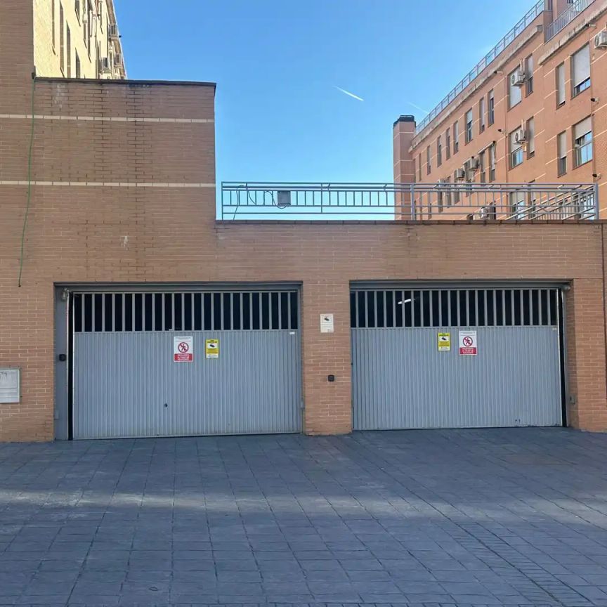 Piso de alquiler en Avenida de Atenas, Centro - Foto 1