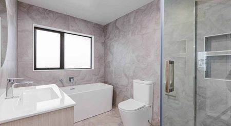 Beautiful Multi Generational Living Just minut... - Photo 4