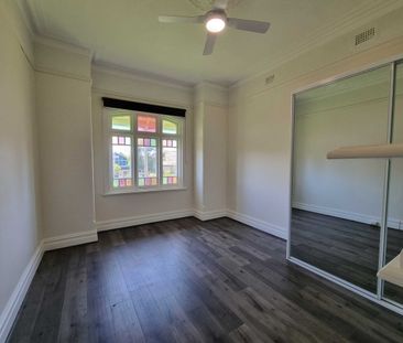 Charming Renovated Semi Cottage in Sought-After Dulwich Hill - Photo 5