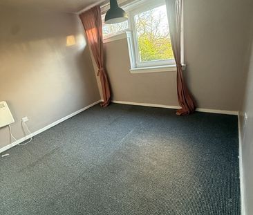 1 Bed Flat, Maxwell Drive, G41 - Photo 2
