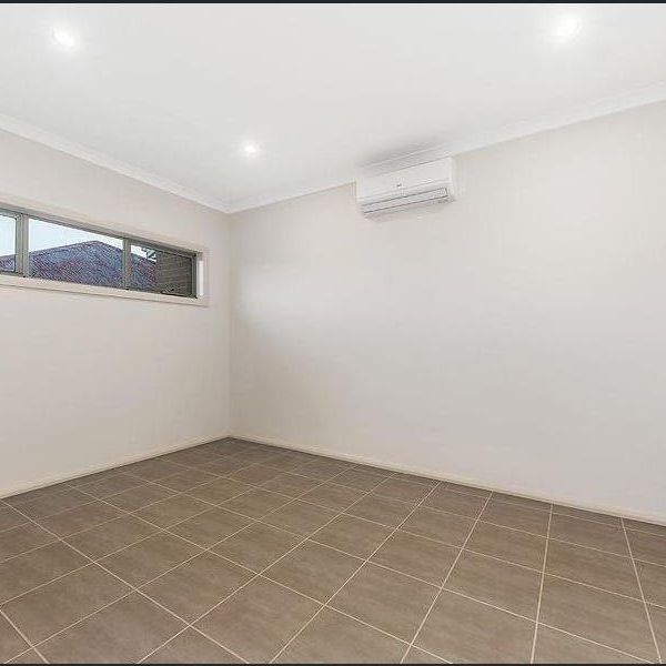 Modern Townhouse in Prime St Albans Location - Photo 1