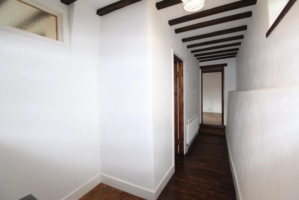 2 bedroom character property to rent - Photo 1