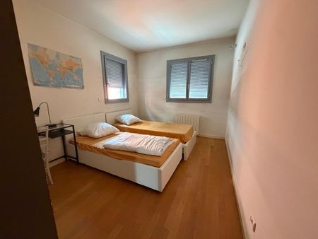 Location Appartement 6 pièces 170m² LYON 6ème - Photo 5