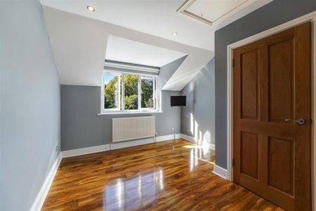 4 bedroom mews to rent - Photo 3