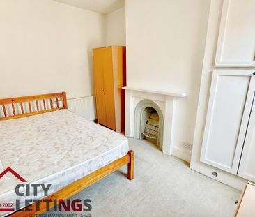 4 bedroom end of terrace house to rent - Photo 5