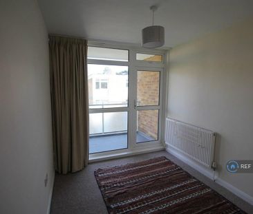 3 bedroom flat to rent - Photo 5