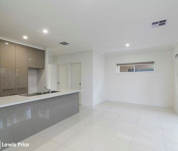 Luxurious & Contemporary Family Delight - Photo 5