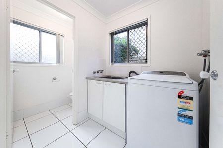 Beautiful Home with NO water bill! - Photo 4