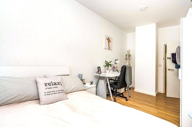 6 bedroom flat to rent - Photo 1