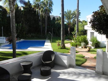 Apartment in Puerto Banús, Costa del Sol - Photo 2